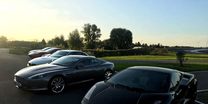 Zážitkové jízdy ve Ferrari, Lamborghini či Mercedes Benz: 15, 30, 45 i 60 minut
