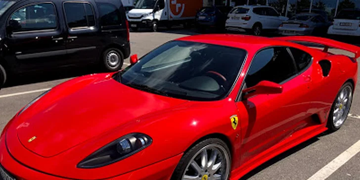 Zážitkové jízdy ve Ferrari, Lamborghini či Mercedes Benz: 15, 30, 45 i 60 minut