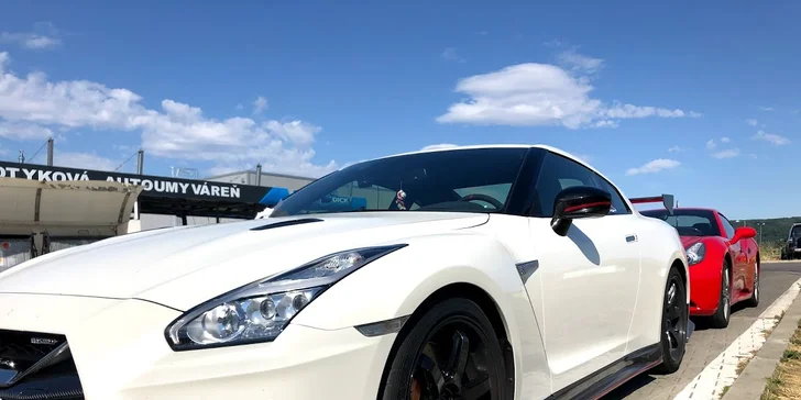 Zážitkové jízdy ve Ferrari, Lamborghini či Mercedes Benz: 15, 30, 45 i 60 minut