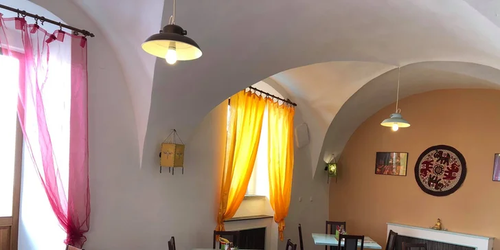Indické 4chodové menu pro 2 osoby: předkrm, polévka, kuřecí Thali se 3 omáčkami i dezert