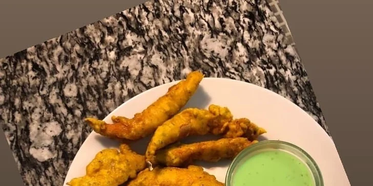 Indické menu pro 2 os. v centru Znojma: výběr z 22 hlavních jídel, sýr paneer či kuřecí, pakora