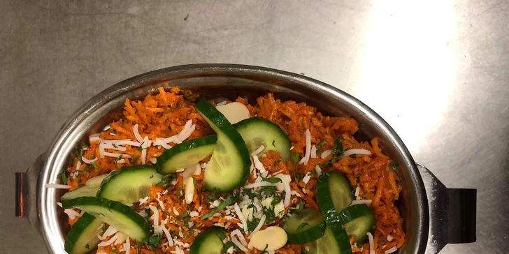 Indické menu pro 2 os. v centru Znojma: výběr z 22 hlavních jídel, sýr paneer či kuřecí, pakora