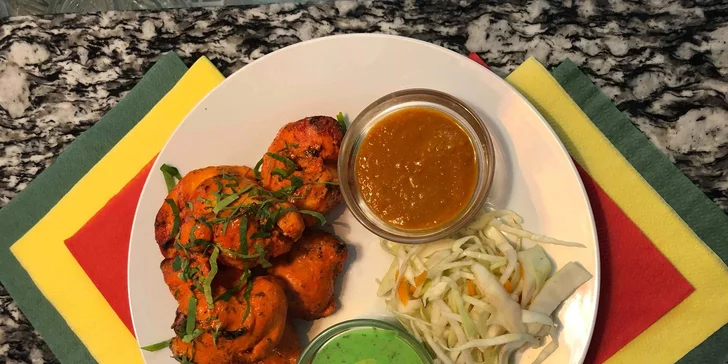 Indické menu pro 2 os. v centru Znojma: výběr z 22 hlavních jídel, sýr paneer či kuřecí, pakora