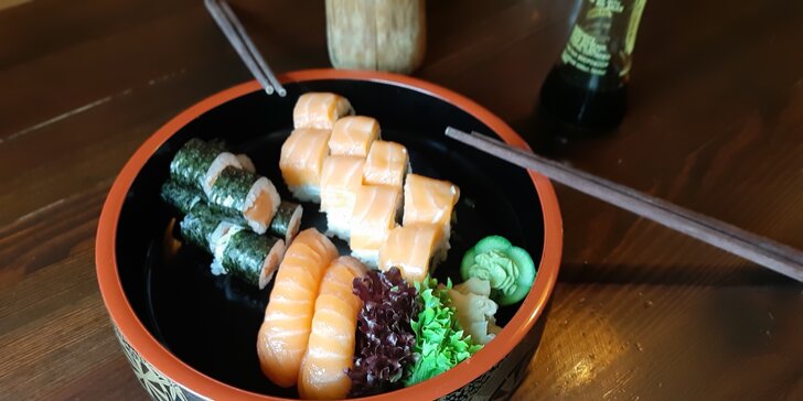Ochutnejte asijské dobroty: střední či velký sushi set i japonská miso polévka