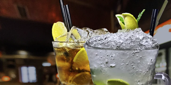 Třílitrové maxi drinky v Bílým Medvědovi podle výběru: cuba libre, mojito nebo gin tonic