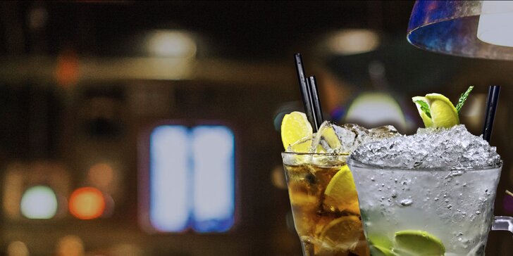 XL drinky v baru Bílej Medvěd: Cuba Libre či Mojito v párty kýblu