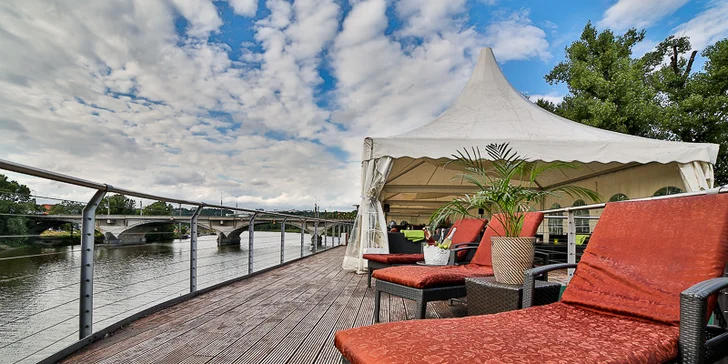 Romantická večeře na lodi GreenYacht pro dva