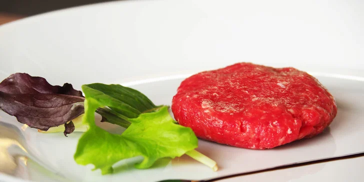 7chodové degustační menu pro dva: telecí tataráček, flank steak i vepřová panenka