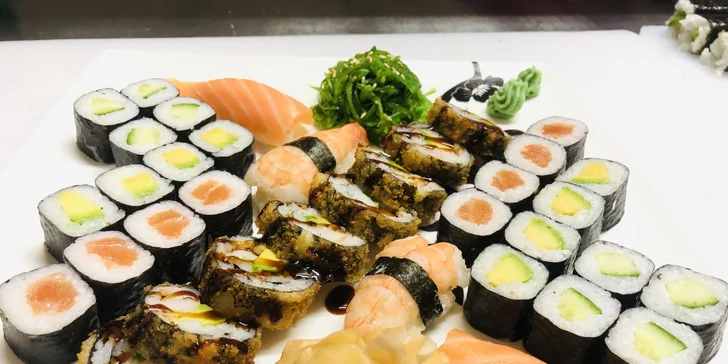 Sushi sety s 24–52 ks: rolky s lososem, tuňákem i čistě vegetariánské