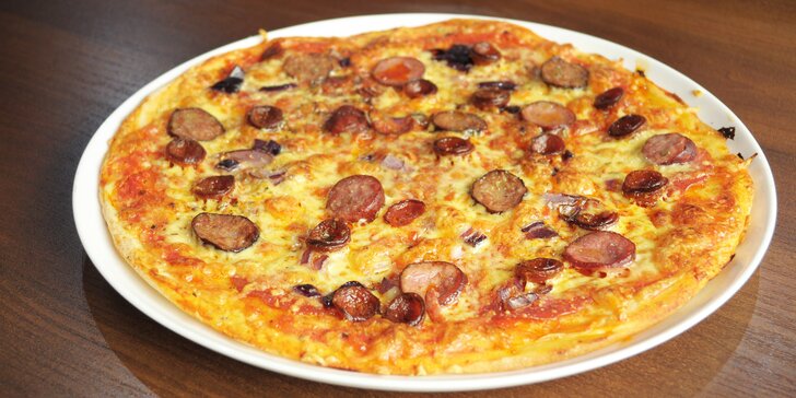 2 pizzy o průměru 32 cm: na výběr z více než 30 druhů, rajčatový i smetanový základ