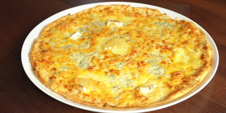 2 pizzy o průměru 32 cm: na výběr z více než 30 druhů, rajčatový i smetanový základ