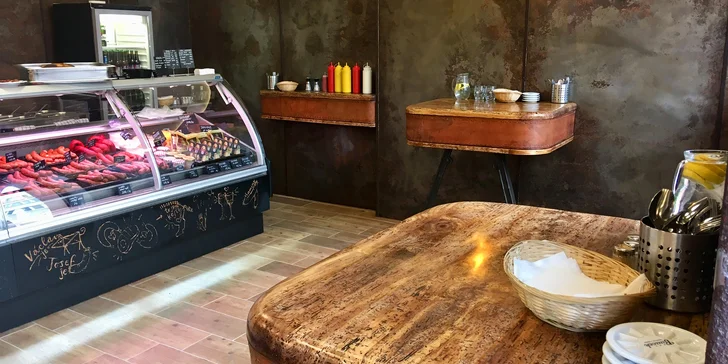 Degustace klobás, masa a uzenin pro dva v Řeznictví & bistro Bůůůček Praha