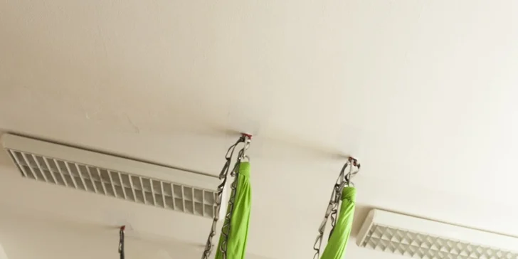 Lekce jógy i cvičení dle výběru: např. Jóga ve vzduchu®, Wheel Yoga® i Air Acro®