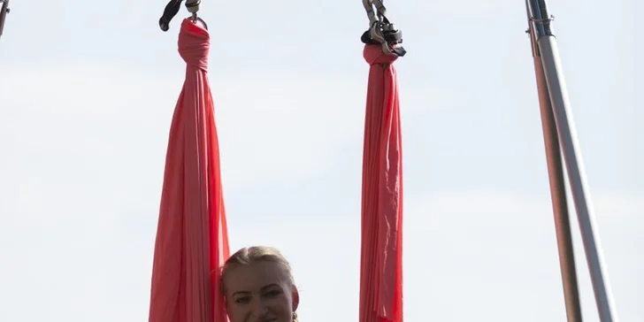 Lekce jógy i cvičení dle výběru: např. Jóga ve vzduchu®, Wheel Yoga® i Air Acro®