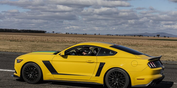 Upravený Ford Mustang GT manuál: 10 min. spolujízdy nebo až hodina řízení