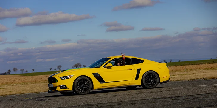 Upravený Ford Roush Mustang: 10 min. spolujízdy nebo až hodina řízení