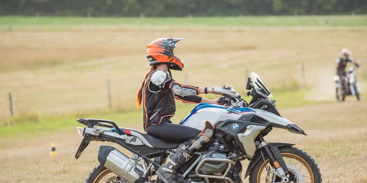 Vyjeďte s BMW do terénu: 2hod. jízda na 6 motocyklech, soukromý okruh, rovinky i sjezdy a překážky