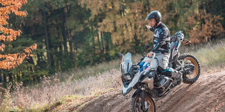 Vyjeďte s BMW do terénu: 2hod. jízda na 6 motocyklech, soukromý okruh, rovinky i sjezdy a překážky