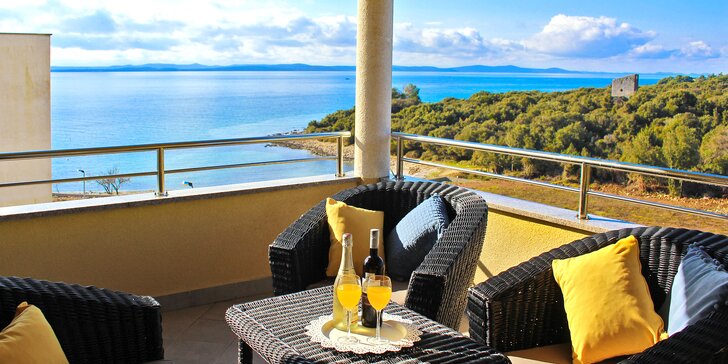Dovolená v Chorvatsku: krásné apartmány s výhledem na moře, 100 m od pláže, bazén neomezeně