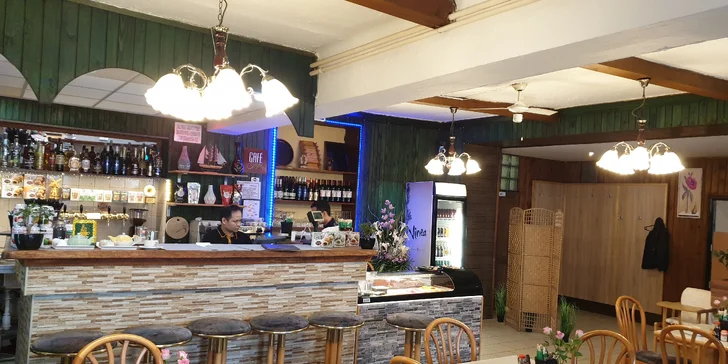 Asijské menu dle výběru: restované nudle, krevety v tempuře i kuřecí stripsy