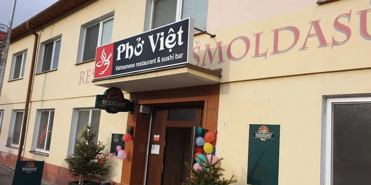 Asijské menu dle výběru: restované nudle, krevety v tempuře i kuřecí stripsy