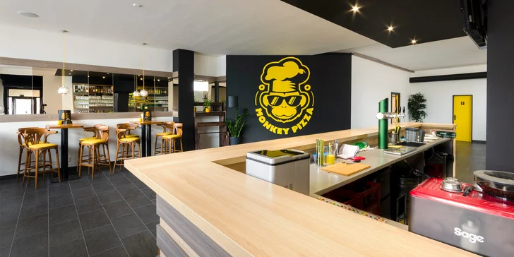 Jedna nebo dvě pizzy podle výběru z devatenácti druhů a řemeslné pivo