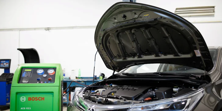 Cestujte bez mikrobů, plísní a virů: bezkontaktní ozonové čistění automobilu pro 100% dezinfekci