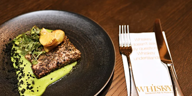 3chodové menu s degustací whiskey pro 2 osoby: losos či flank steak, carpaccio i čokoládová pěna