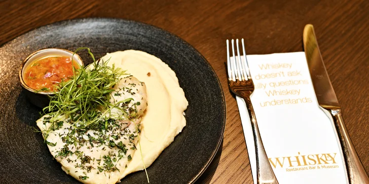 3chodové menu s degustací whiskey pro 2 osoby: losos či flank steak, carpaccio i čokoládová pěna