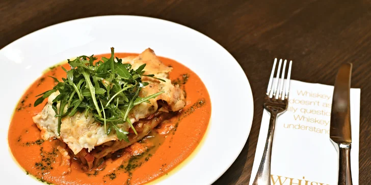 3chodové menu s degustací whiskey pro 2 osoby: losos či flank steak, carpaccio i čokoládová pěna