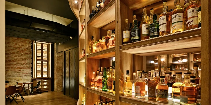 3chodové menu s degustací whiskey pro 2 osoby: losos či flank steak, carpaccio i čokoládová pěna