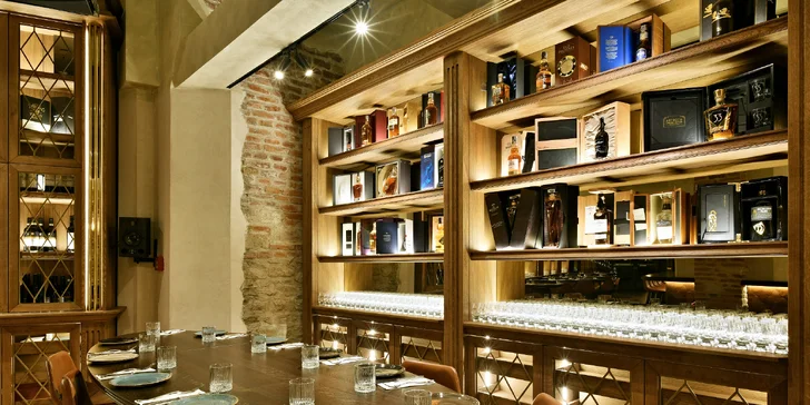 3chodové menu s degustací whiskey pro 2 osoby: losos či flank steak, carpaccio i čokoládová pěna