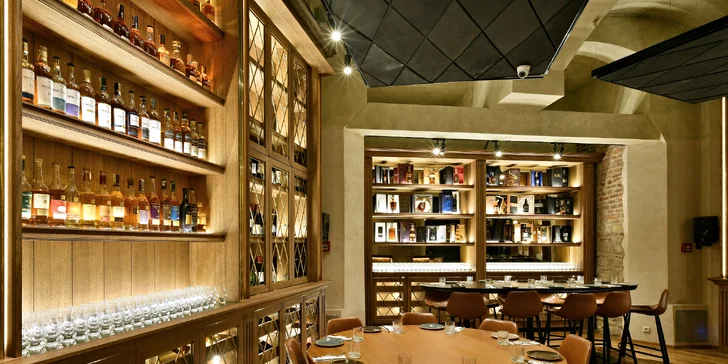 3chodové menu s degustací whiskey pro 2 osoby: losos či flank steak, carpaccio i čokoládová pěna