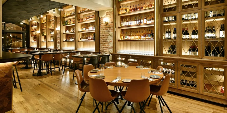 3chodové menu s degustací whiskey pro 2 osoby: losos či flank steak, carpaccio i čokoládová pěna