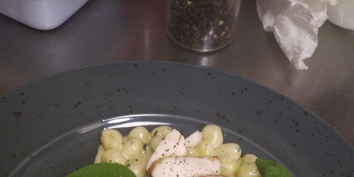 Jídlo z Babetti k vám domů: pasta nebo pizza dle výběru i s nápojem a rozvoz za příplatek