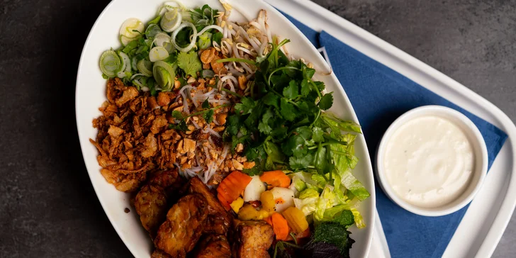 Asijské jídlo na odnos s sebou: vegan nam bộ, curry, phở či bibimbap