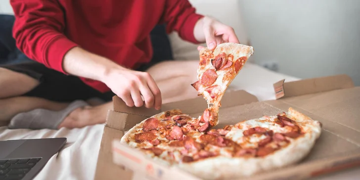 Dobrota až domů: pizza podle výběru z 19 druhů a Coca-Cola