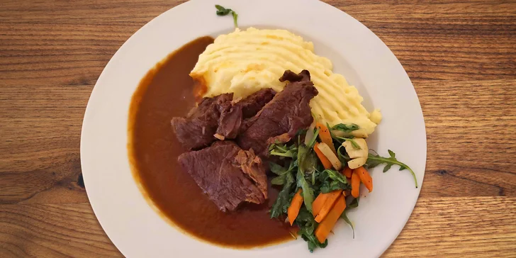 Dobrota s sebou: hlavní chod a polévka z poledního menu v restauraci Lidový dům