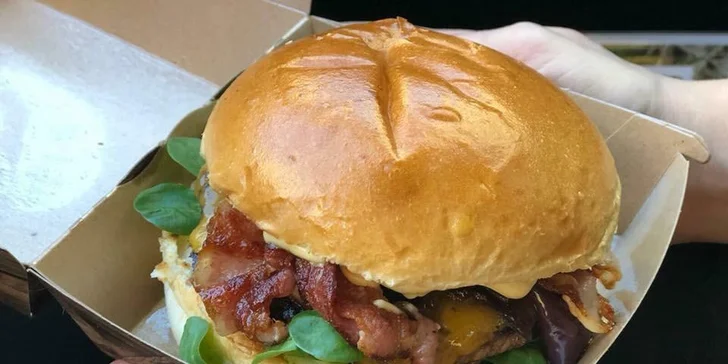 20% sleva na celý sortiment restaurace Loki Burgers na Vyšehradě: vymazlené burgery i křidýlka
