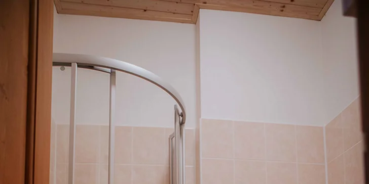Na samotě u rybníka: 2–7 klidných nocí poblíž Kutné Hory, snídaně, apartmán pro pár i rodinku
