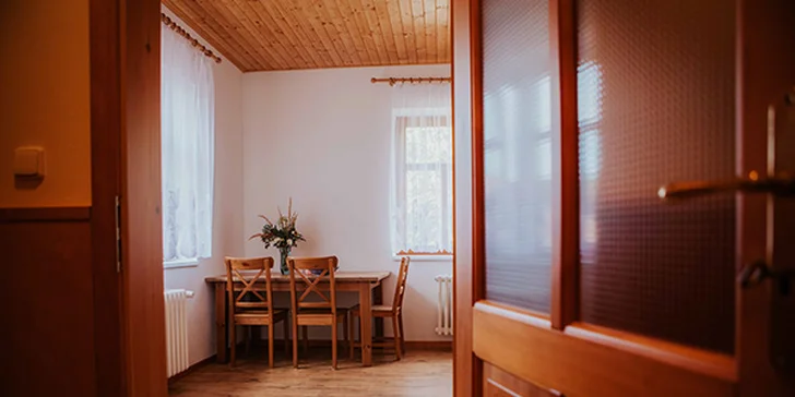 Na samotě u rybníka: 2–7 klidných nocí poblíž Kutné Hory, snídaně, apartmán pro pár i rodinku
