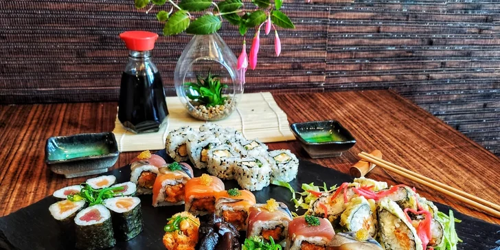 Od sushimistrů na váš stůl: sushi sety s tradičními i originálními rolkami