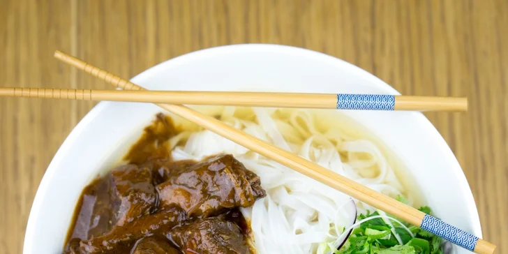Asijské jídlo na odnos s sebou: vegan nam bộ, curry, phở či bibimbap