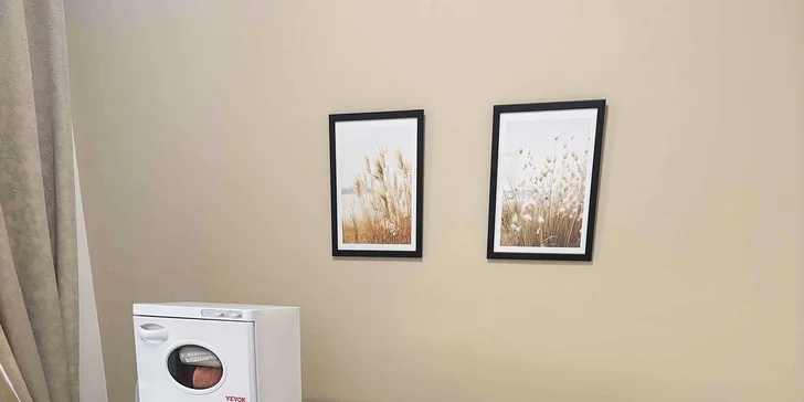 Na výběr máte masáž zad a šíje nebo reflexní masáž nohou, které doplní parafínový zábal na ruce.
