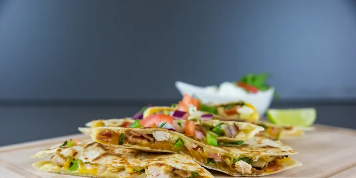 25% sleva na celý sortiment do restaurace CMKarting na Zličíně, tortilly i quesadilla či žebra