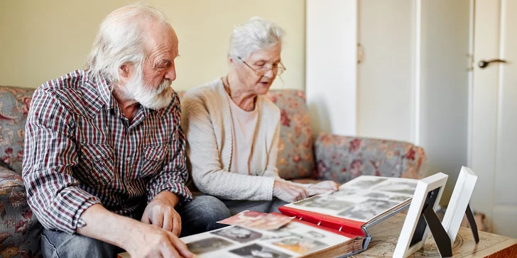 Pomozte s Pamětí národa seniorům-pamětníkům: ochranné prostředky, dobrovolníci i finanční pomoc