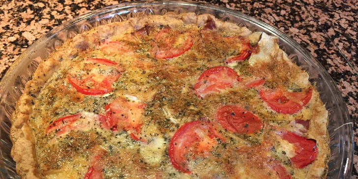 Nápoj dle výběru a k tomu třeba závin, hummus nebo quiche i s možností odnosu s sebou