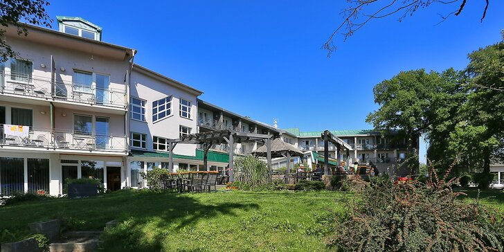 Pobyt na Karlovarsku: hotel u jezera, bazén s vířivkou a polopenze