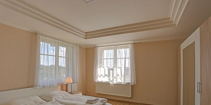 Léto nebo podzim na Karlovarsku: hotel u jezera, bazén, vířivka a polopenze