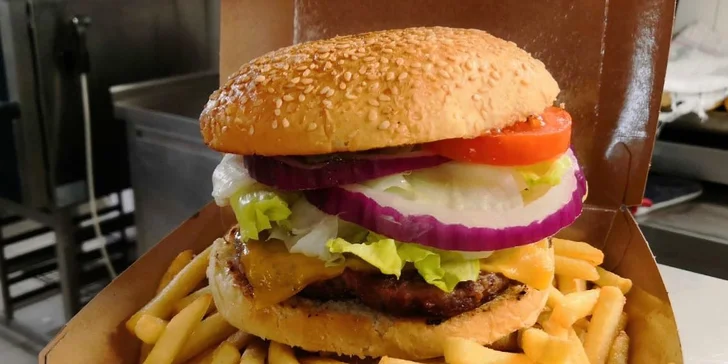 Dobroty z Bistra Kampa na odnos s sebou: řízek, burger nebo žebra